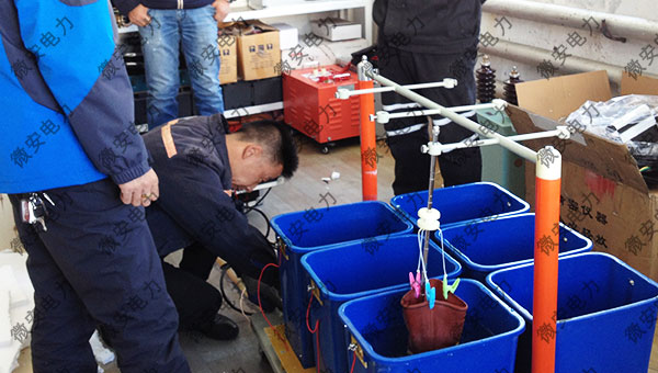 絕緣靴耐壓試驗現(xiàn)場