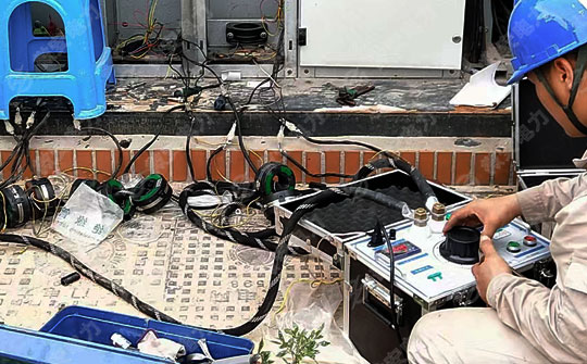 便攜式大電流發(fā)生器的測試現場 便攜式大電流發(fā)生器的測試現場